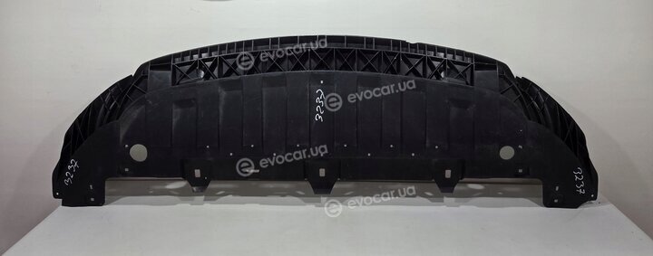Mercedes-Benz A1768850136